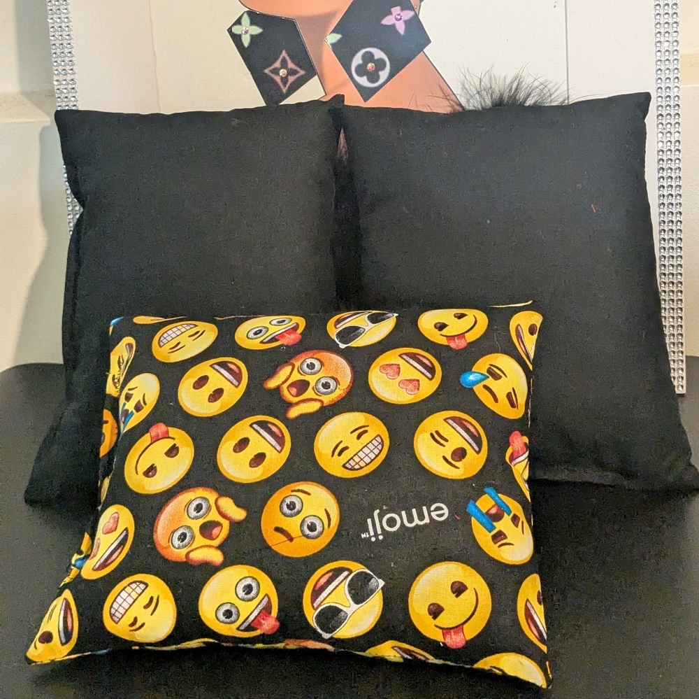Purse Pillows SET of Three Handmade EMOJI's ๐๐๐๐๐คฃ Decorative Design - Picture 4 of 5